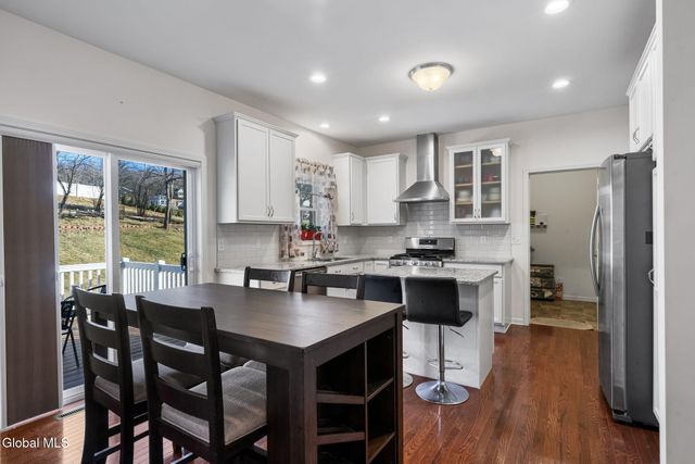 2 Birch Court, North Greenbush, NY 12180