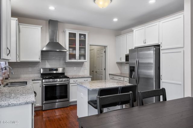 2 Birch Court, North Greenbush, NY 12180