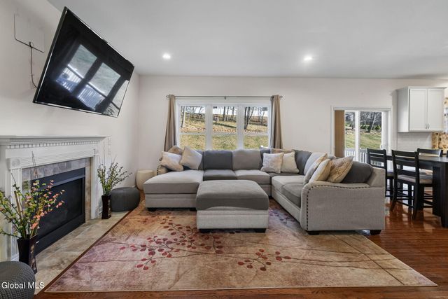 2 Birch Court, North Greenbush, NY 12180