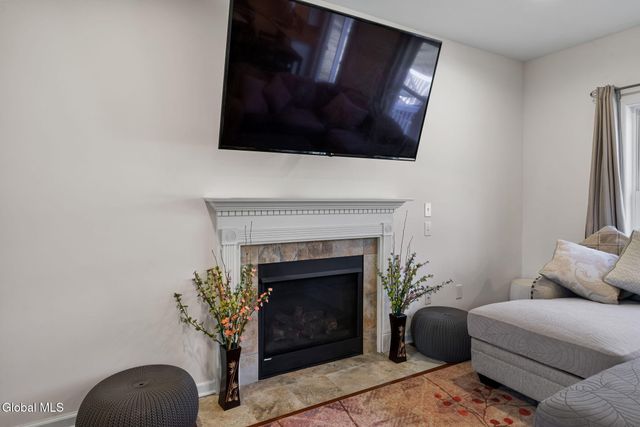 2 Birch Court, North Greenbush, NY 12180