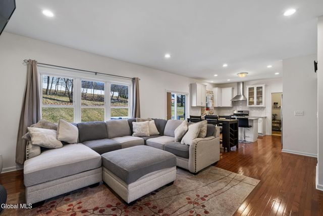 2 Birch Court, North Greenbush, NY 12180