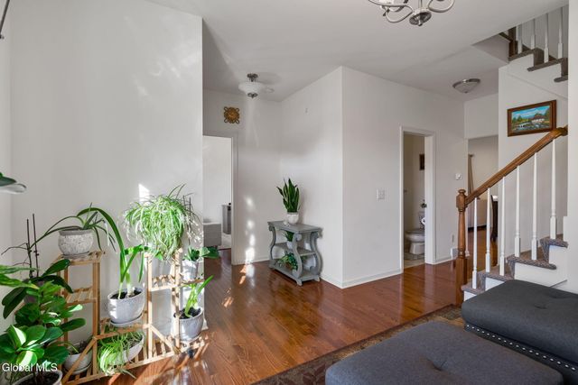 2 Birch Court, North Greenbush, NY 12180