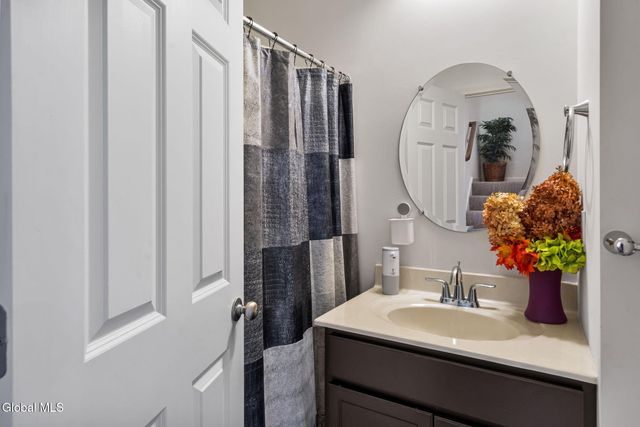 2 Birch Court, North Greenbush, NY 12180