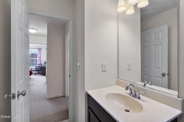 2 Birch Court, North Greenbush, NY 12180