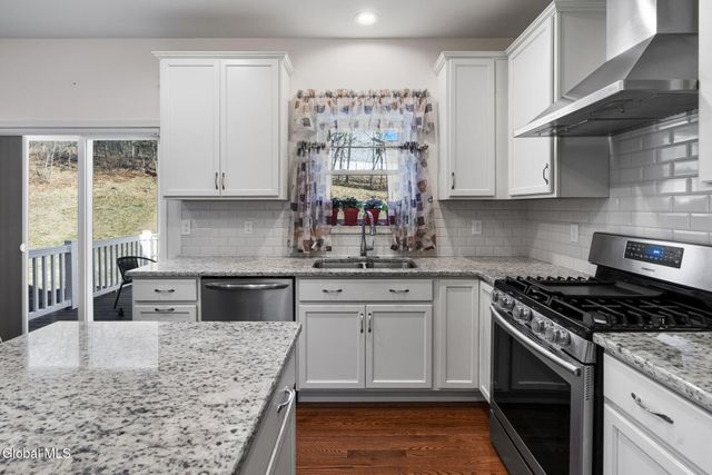 2 Birch Court, North Greenbush, NY 12180