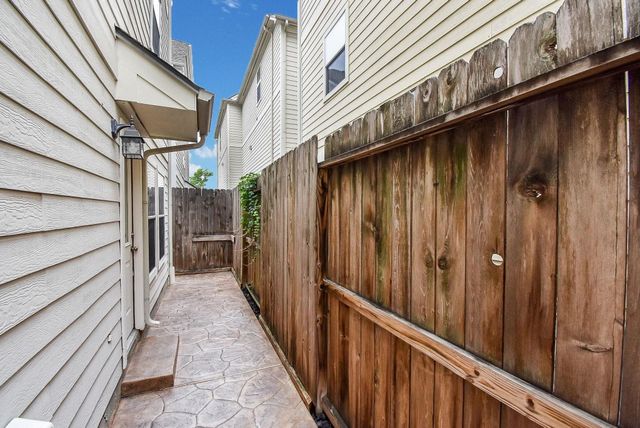 1622 W 25th Street, Houston, TX 77008