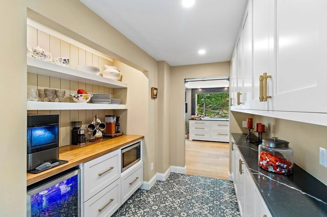 16 Wedgewood Rd, Stow, MA 01775