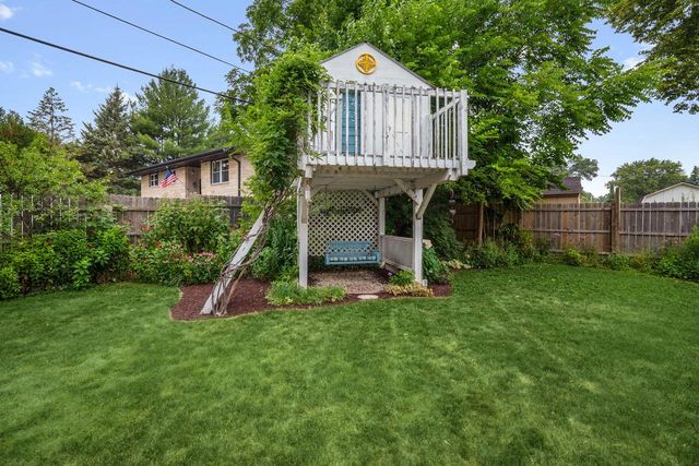 5393 S Allenwood LANE, Hales Corners, WI 53130