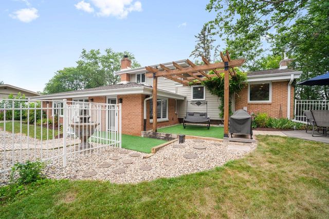 5393 S Allenwood LANE, Hales Corners, WI 53130