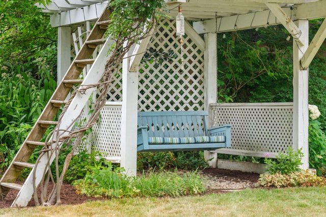 5393 S Allenwood LANE, Hales Corners, WI 53130