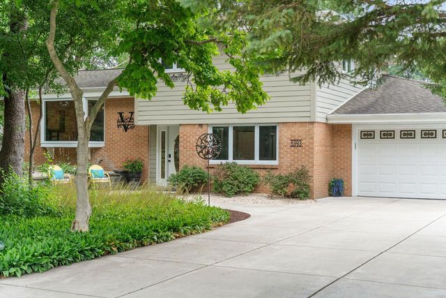 5393 S Allenwood LANE, Hales Corners, WI 53130
