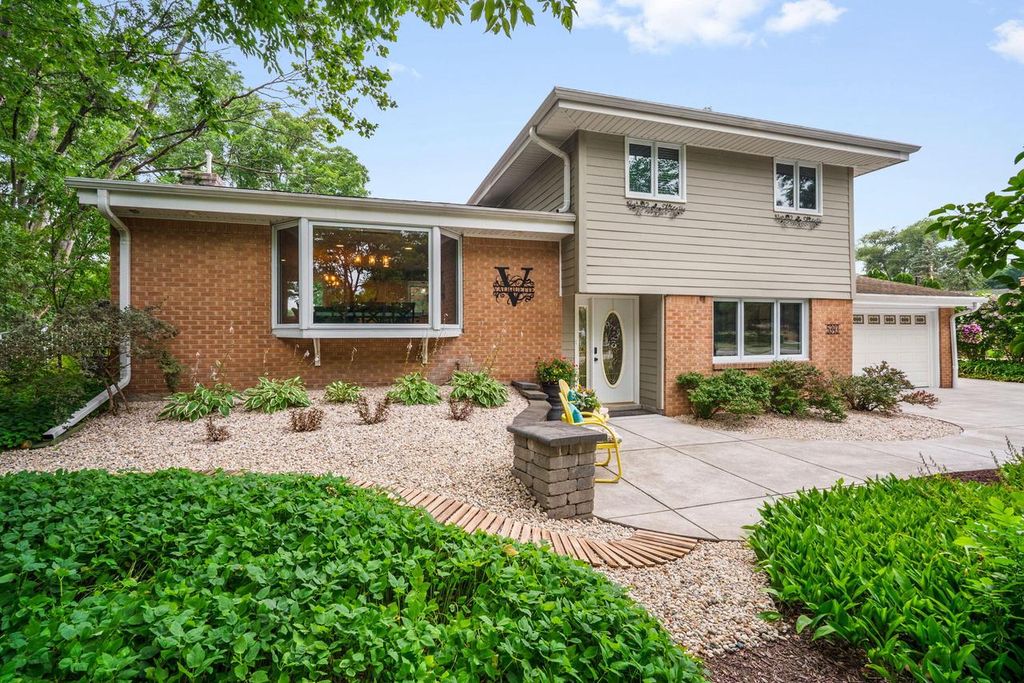 5393 S Allenwood LANE, Hales Corners, WI 53130
