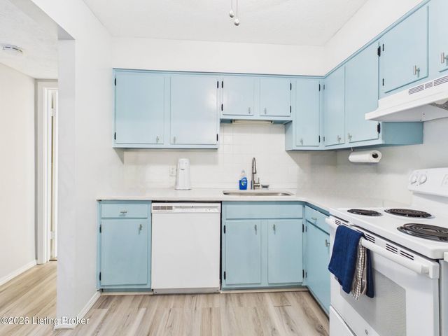 8127 Lake Ave APT A8, Louisville, KY 40222