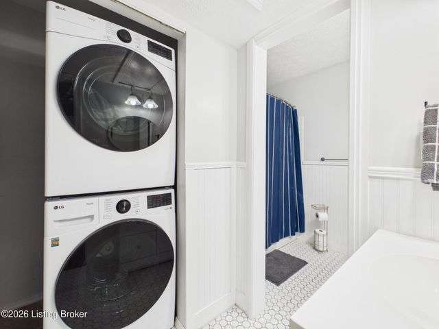 8127 Lake Ave APT A8, Louisville, KY 40222