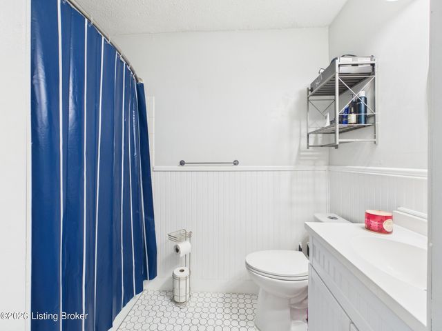 8127 Lake Ave APT A8, Louisville, KY 40222