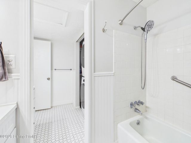 8127 Lake Ave APT A8, Louisville, KY 40222