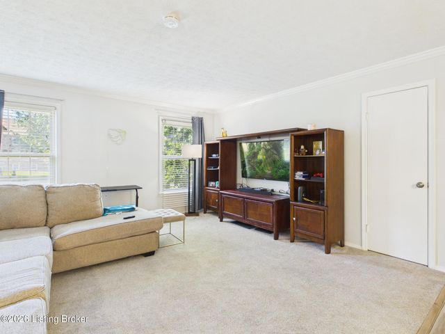 8127 Lake Ave APT A8, Louisville, KY 40222