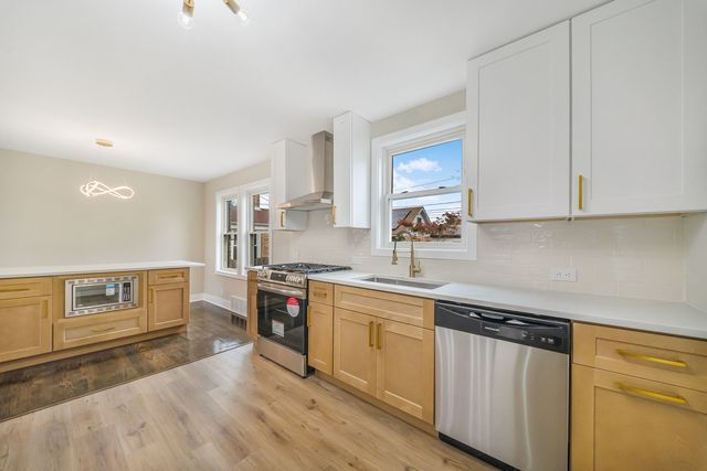 5229 S avers Avenue, Chicago, IL 60632