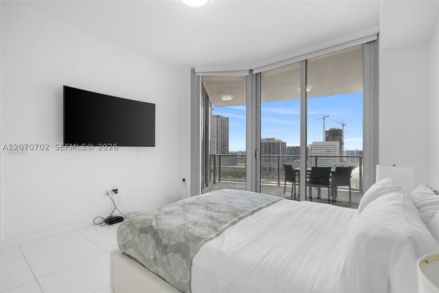 851 NE 1st Ave 1610, Miami, FL 33132