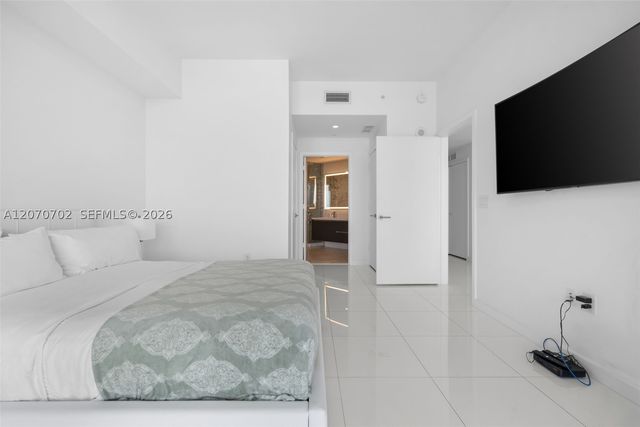 851 NE 1st Ave 1610, Miami, FL 33132