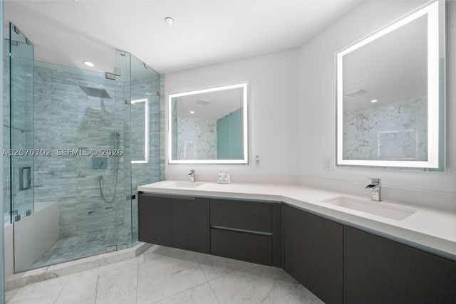 851 NE 1st Ave 1610, Miami, FL 33132