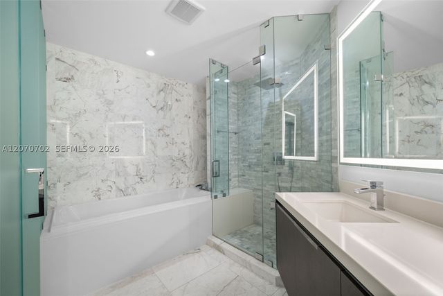 851 NE 1st Ave 1610, Miami, FL 33132
