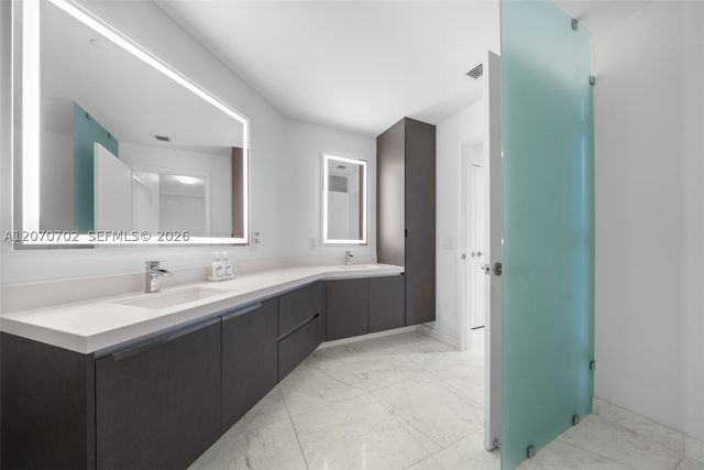 851 NE 1st Ave 1610, Miami, FL 33132