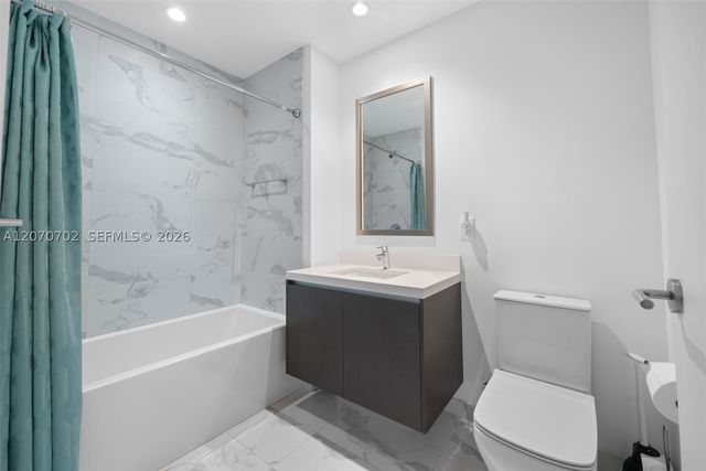 851 NE 1st Ave 1610, Miami, FL 33132