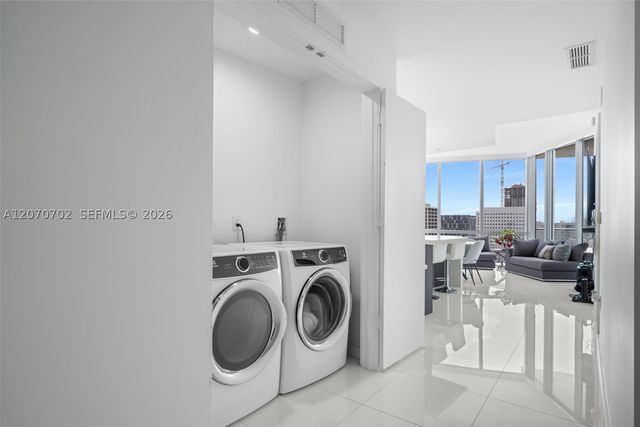 851 NE 1st Ave 1610, Miami, FL 33132