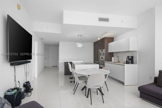 851 NE 1st Ave 1610, Miami, FL 33132