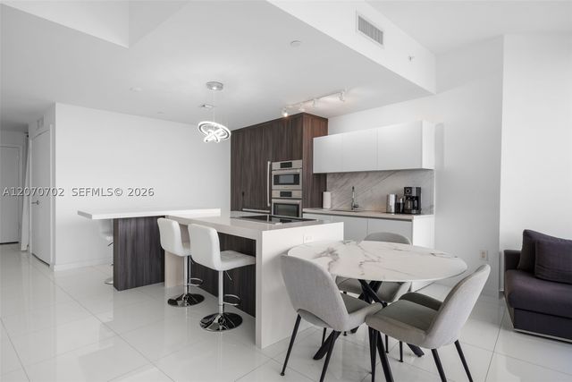 851 NE 1st Ave 1610, Miami, FL 33132