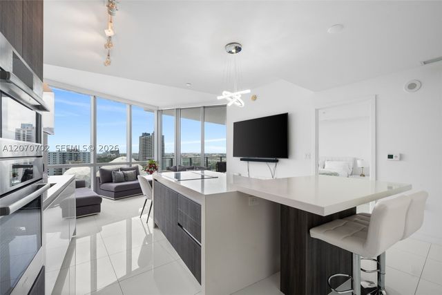 851 NE 1st Ave 1610, Miami, FL 33132