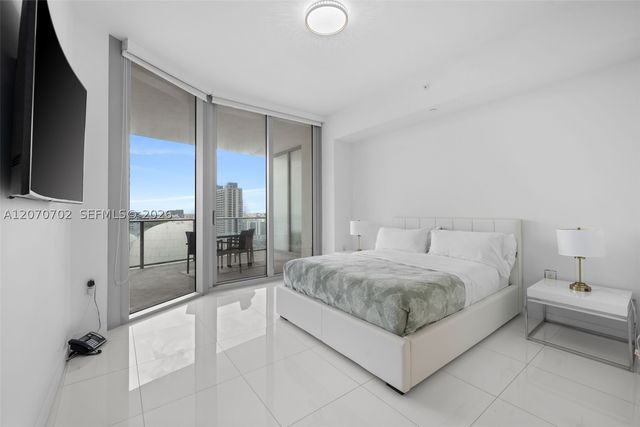 851 NE 1st Ave 1610, Miami, FL 33132