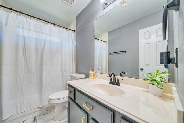 1211 Quarterhorse Drive, Alvin, TX 77511