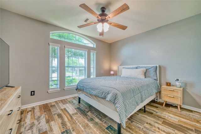 1211 Quarterhorse Drive, Alvin, TX 77511
