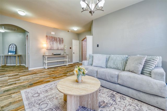 1211 Quarterhorse Drive, Alvin, TX 77511