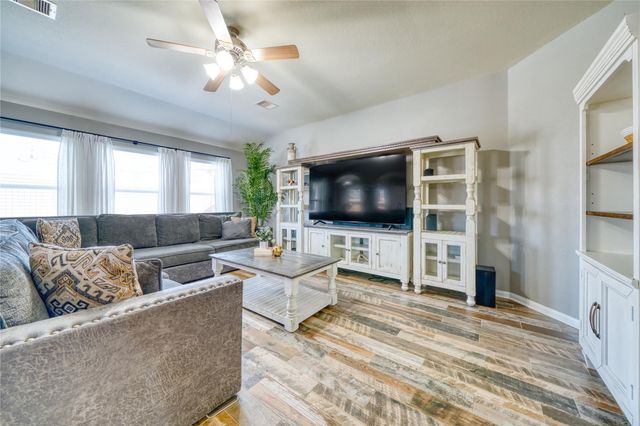 1211 Quarterhorse Drive, Alvin, TX 77511