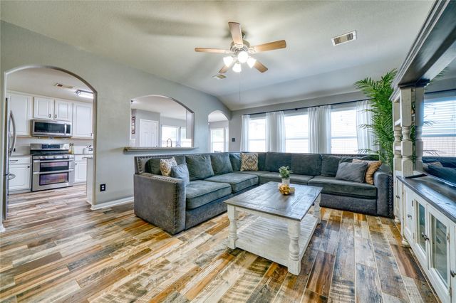 1211 Quarterhorse Drive, Alvin, TX 77511