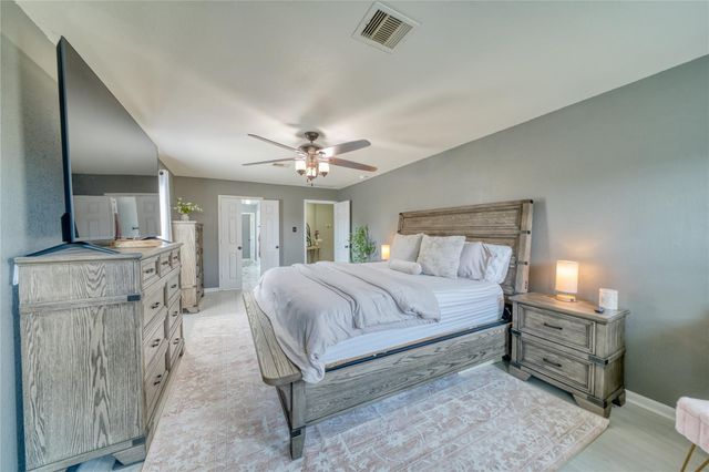 1211 Quarterhorse Drive, Alvin, TX 77511