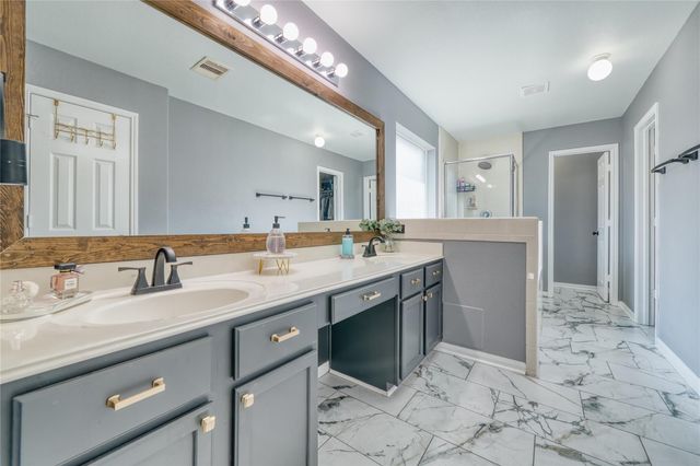 1211 Quarterhorse Drive, Alvin, TX 77511