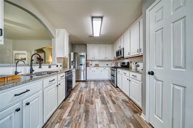1211 Quarterhorse Drive, Alvin, TX 77511