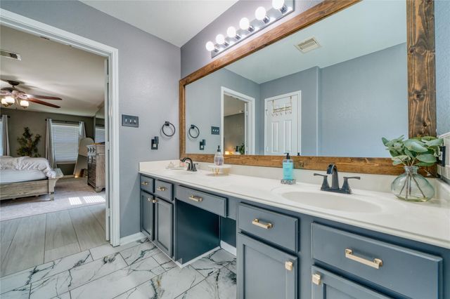 1211 Quarterhorse Drive, Alvin, TX 77511
