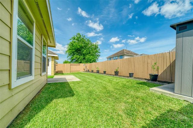 1211 Quarterhorse Drive, Alvin, TX 77511