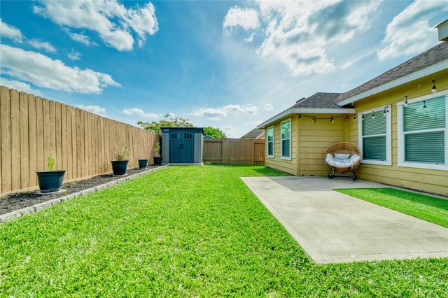 1211 Quarterhorse Drive, Alvin, TX 77511
