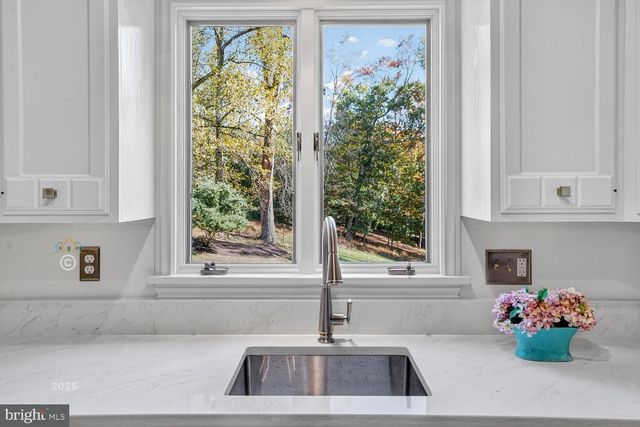 1175 DALEVIEW DR, Mclean, VA 22102