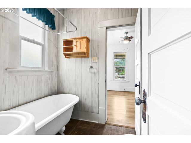 138 Se MAIN St, Estacada, OR 97023