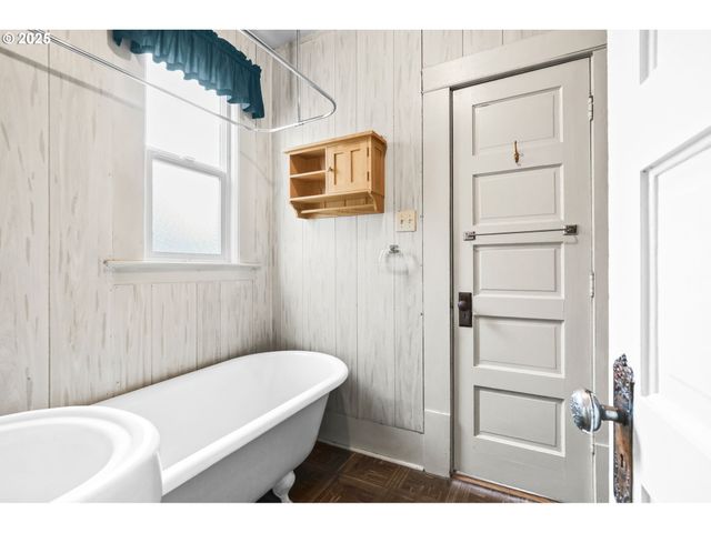138 Se MAIN St, Estacada, OR 97023