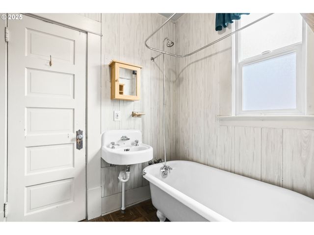 138 Se MAIN St, Estacada, OR 97023