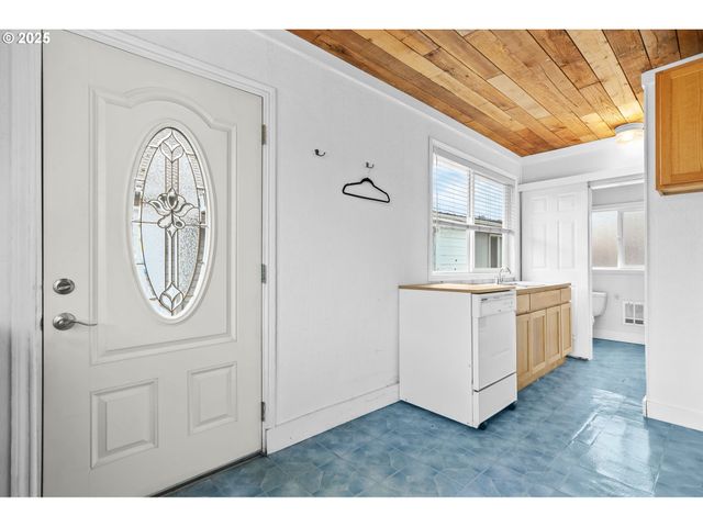 138 Se MAIN St, Estacada, OR 97023