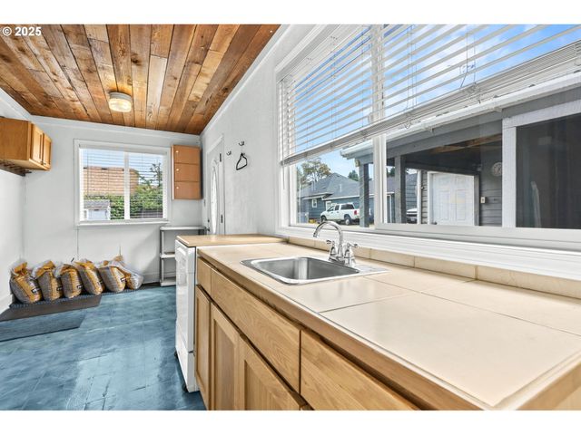 138 Se MAIN St, Estacada, OR 97023